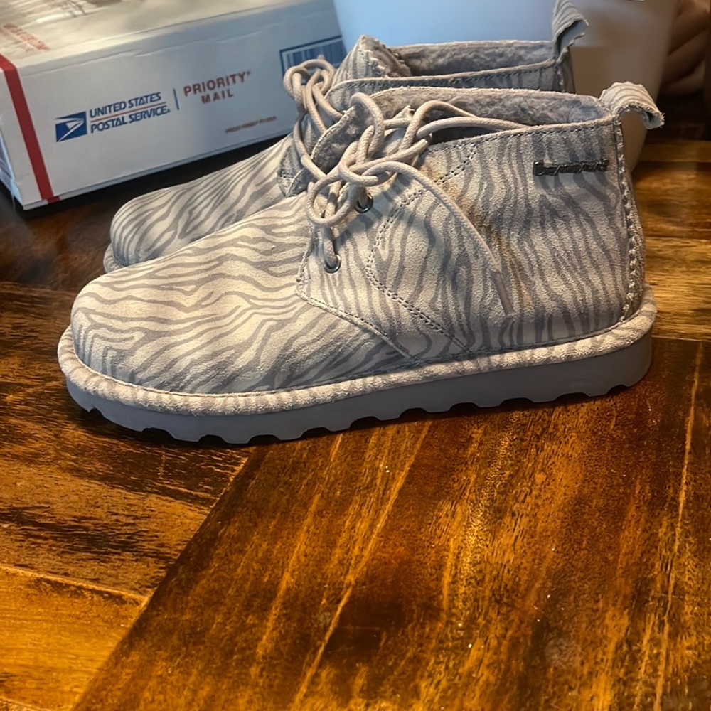 Brand new size 7 women Bear Paw